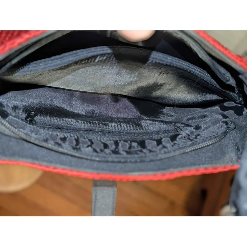 Vintage Style Red Textured Shoulder Bag Black Satin Trim Buckle‎